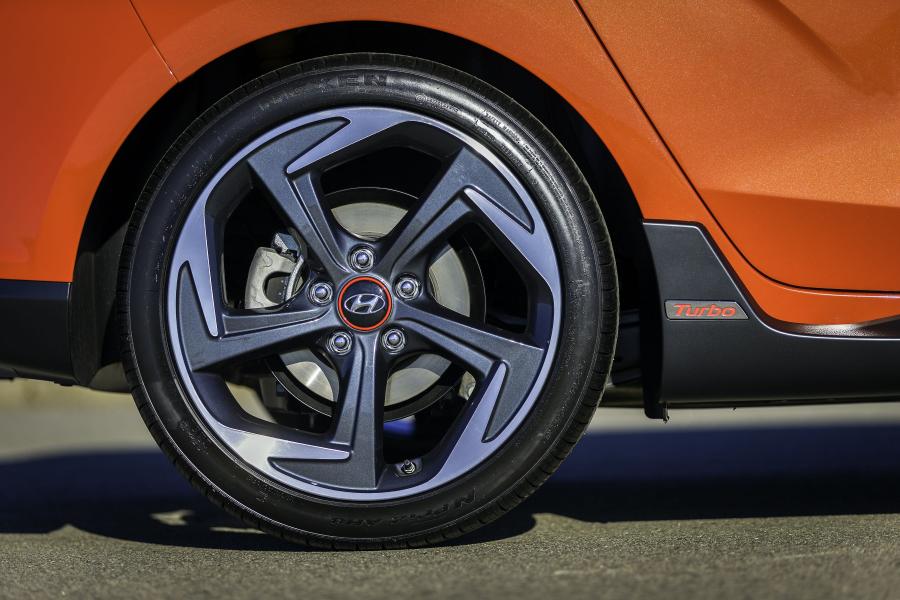 Колеса Hyundai Veloster Turbo 2018 года  (NA) (фото 18 из 61)